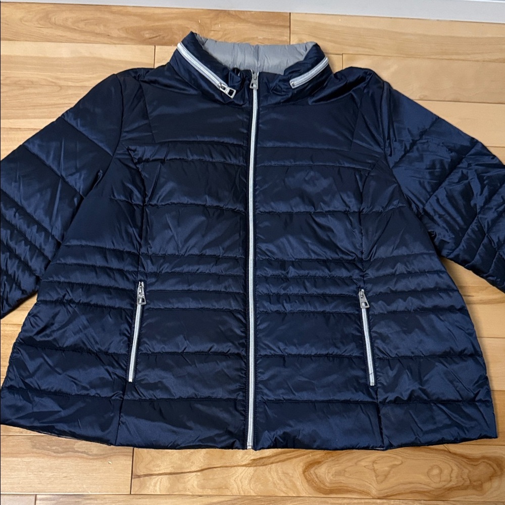 Elegant Navy Women's Puffer Jacket